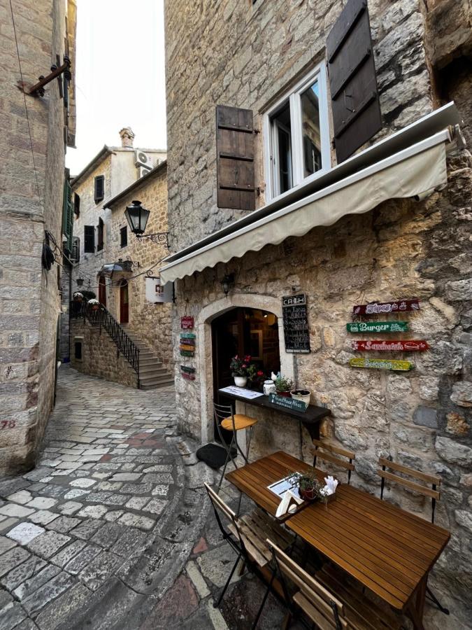 Athos Guesthouse Kotor Luaran gambar