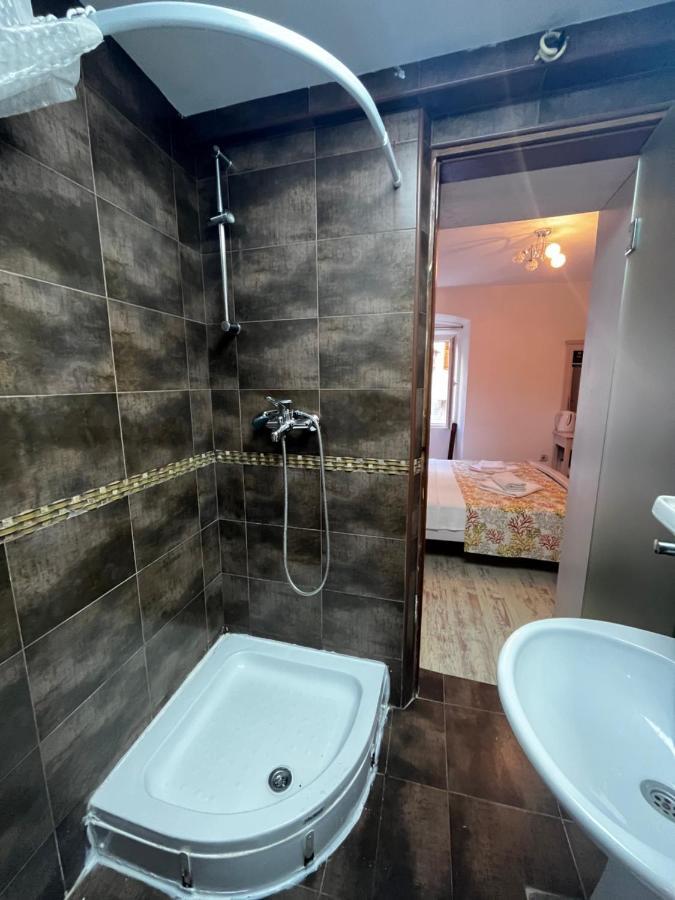 Athos Guesthouse Kotor Luaran gambar